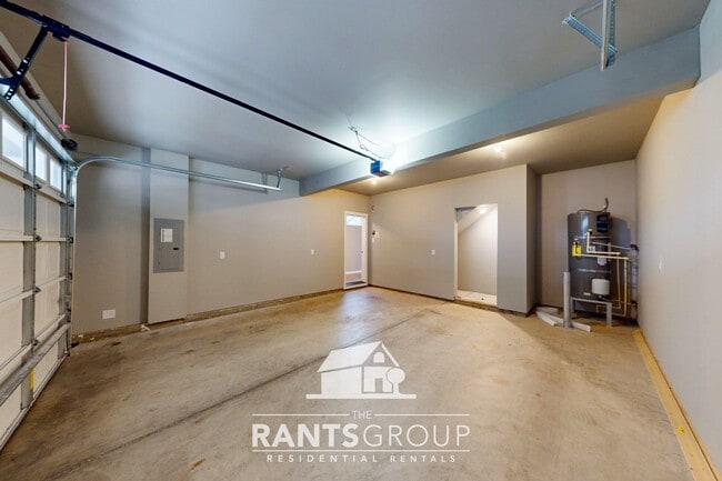 Building Photo - 694R