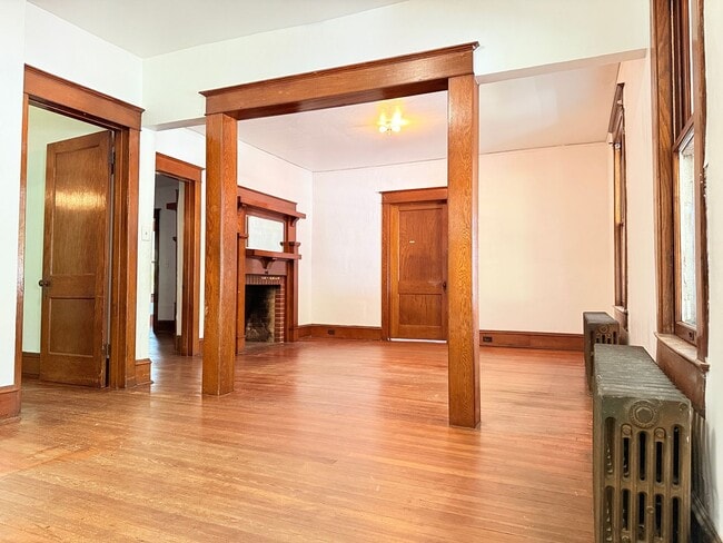 Building Photo - 303 E 6th St