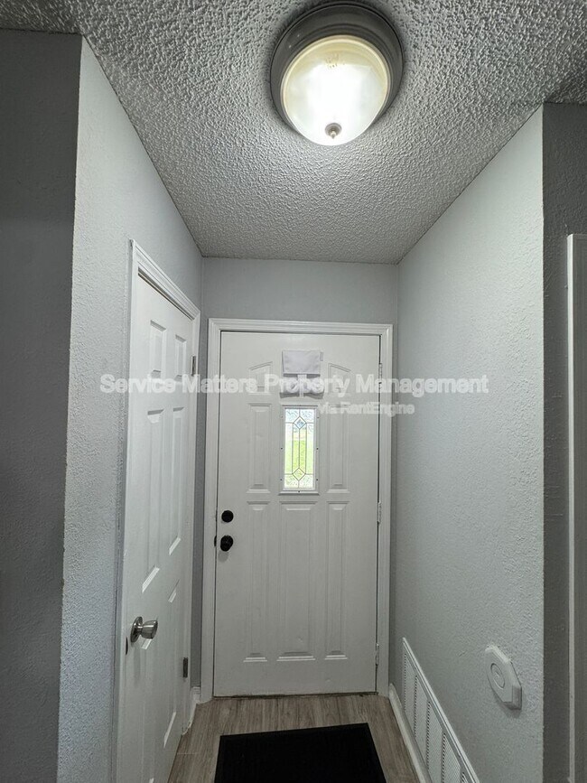 Building Photo - 4213 Queens Ct