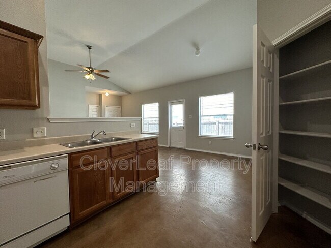 Building Photo - 5718 Golf Heights
