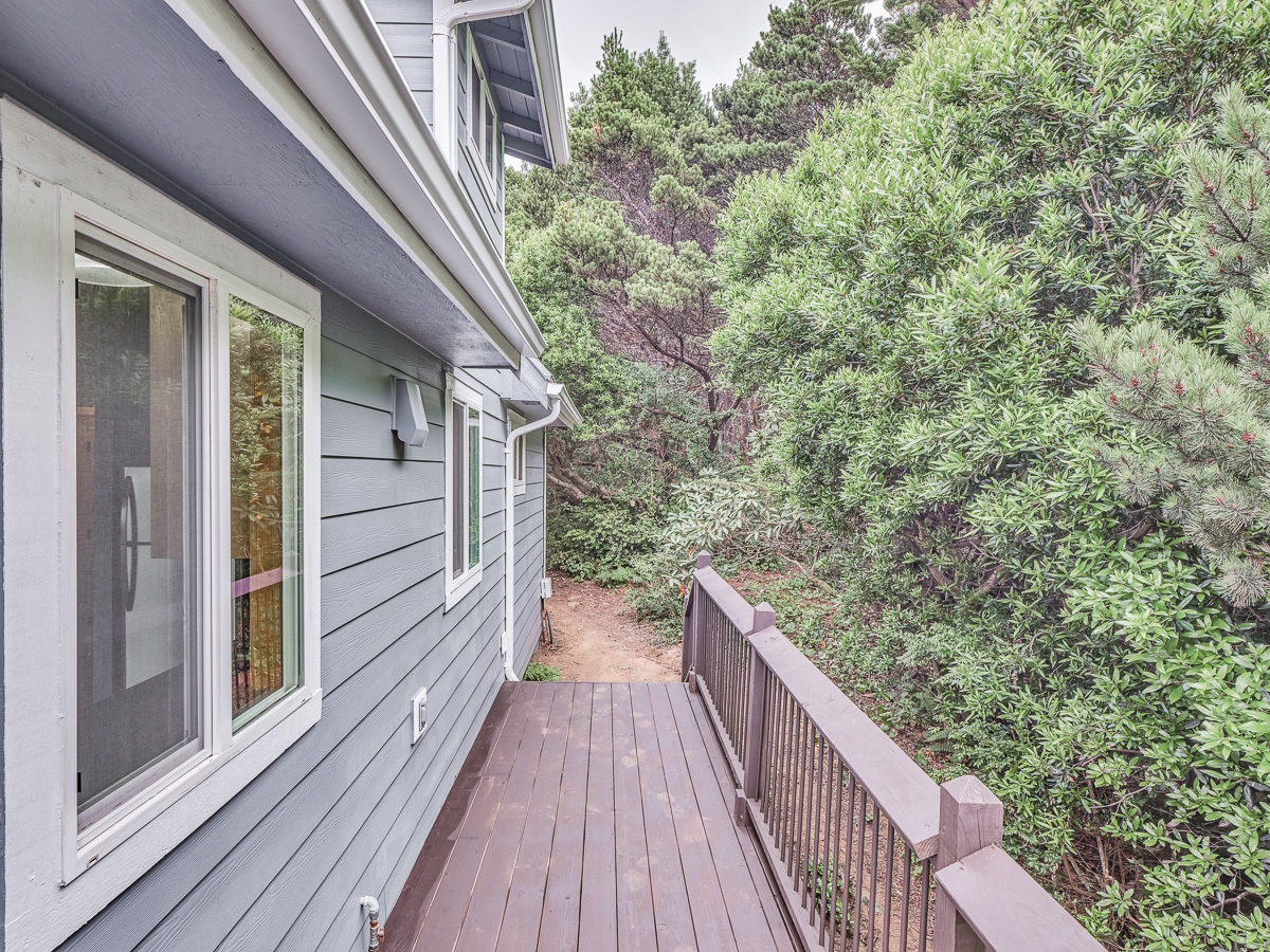 Building Photo - 1115 SW Whitecap Dr