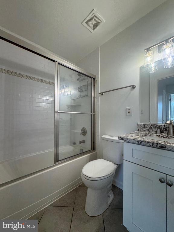 Building Photo - 2070 Mayflower Dr