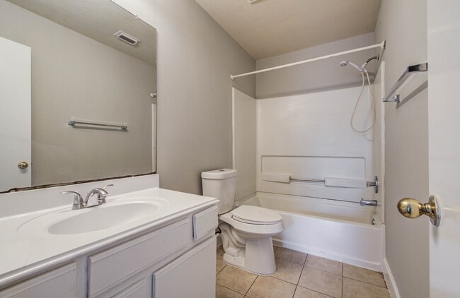 Building Photo - 15850 E Park Ct