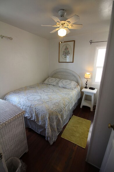 Building Photo - 3829 Ocean Front Walk