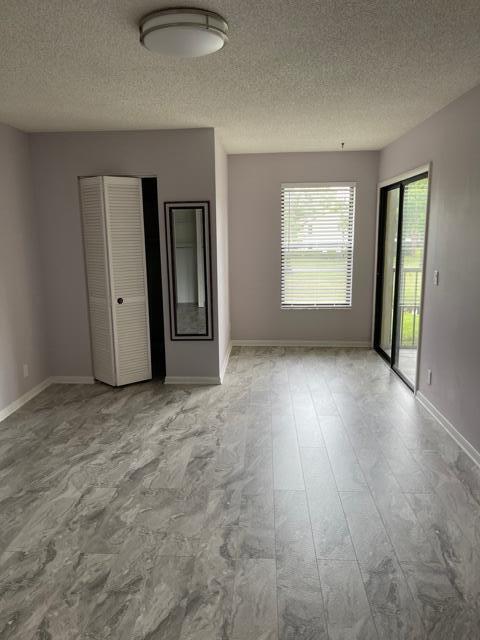 Building Photo - 3386 Lucerne Park Dr