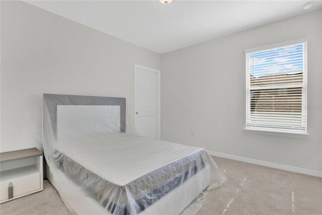 Building Photo - 11145 Sound Shr Dr