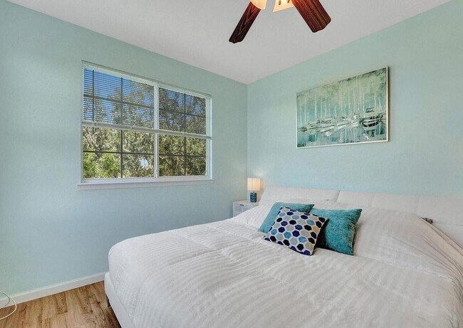 Building Photo - 9857 Baywinds Blvd