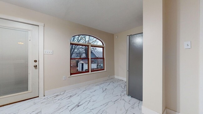 Building Photo - Galion City Schools, 3 Bedroom/2 Bath House!