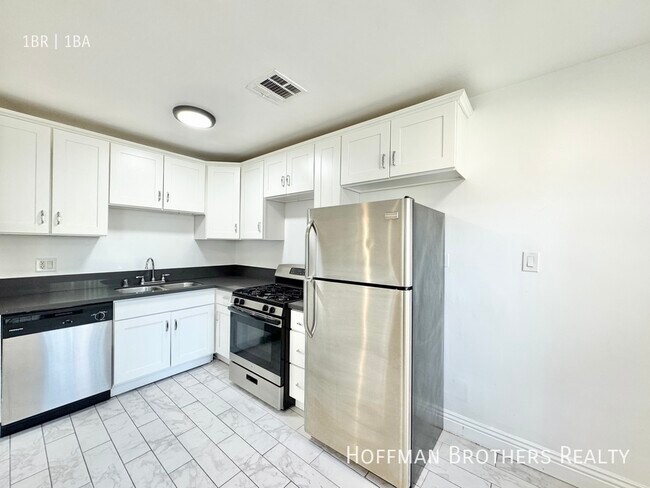 Building Photo - 641 Serrano Ave