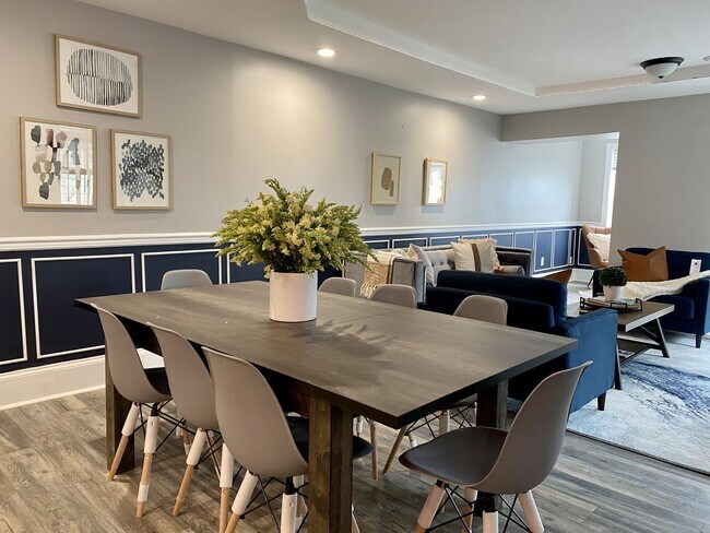 Building Photo - 712 N West St