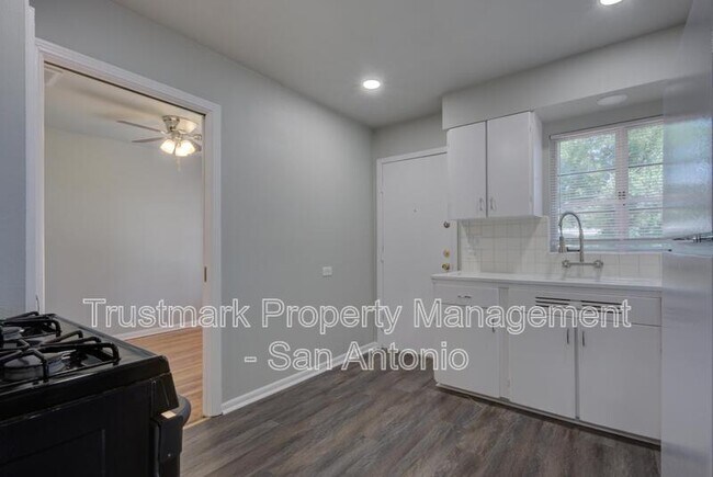 Building Photo - 809 Rittiman Rd