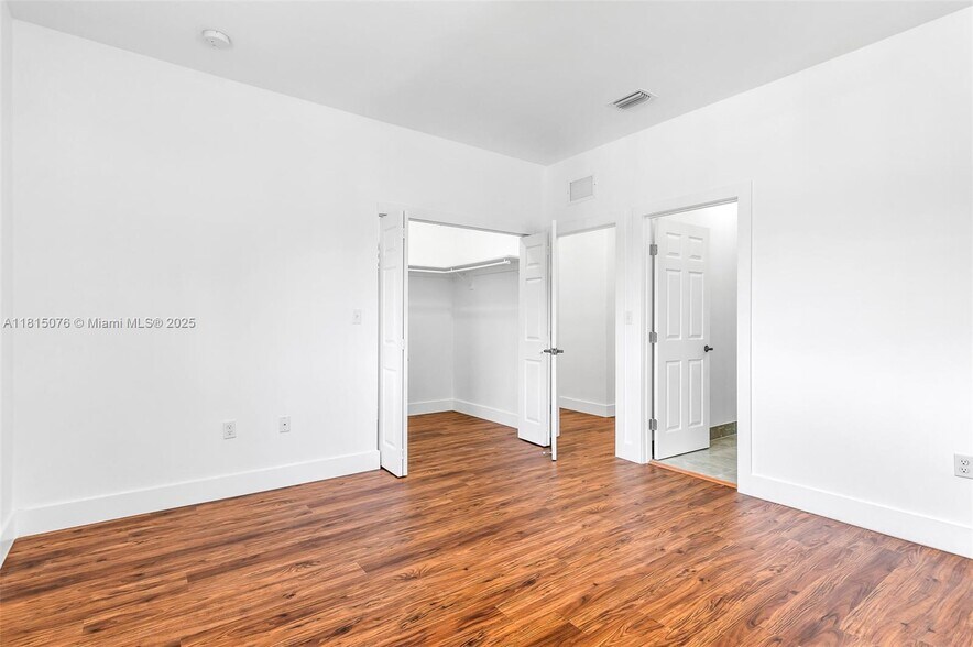 Building Photo - 785 SW 7th Ave