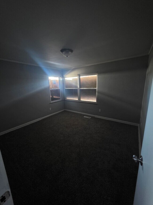 Building Photo - LIMITED TIME**1/2 OFF DEPOSIT**