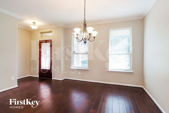 Building Photo - 1518 Brook Hollow Dr