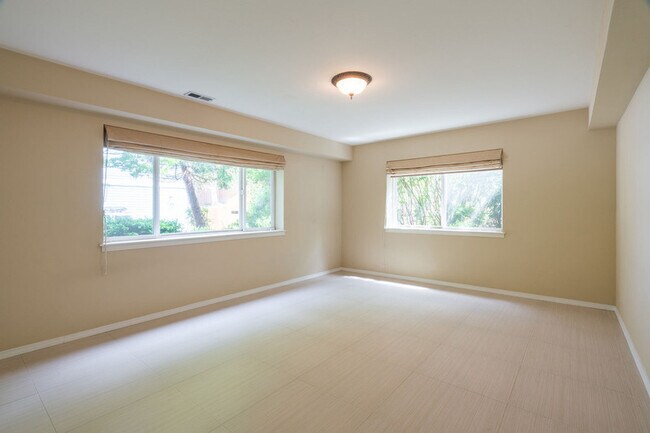 Building Photo - 1919 Fairmount Ave SW