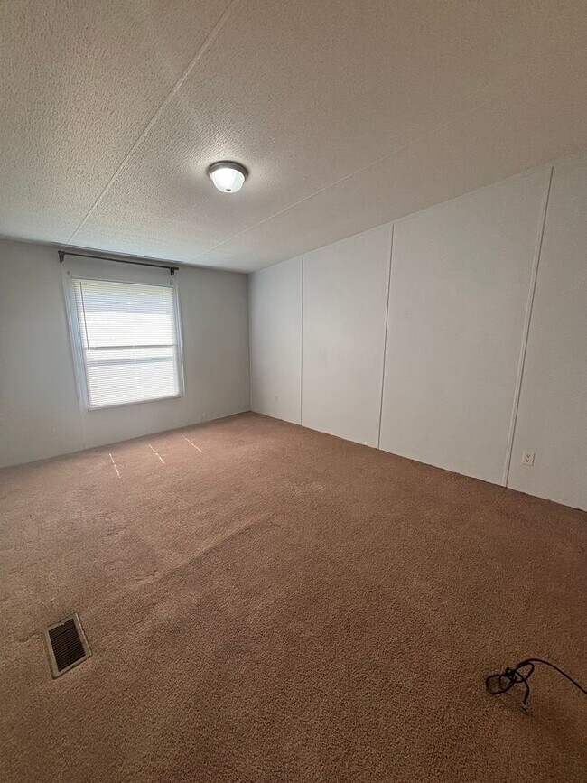 Building Photo - Wedgefield Community