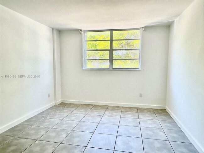 Building Photo - 750 NE 64th St