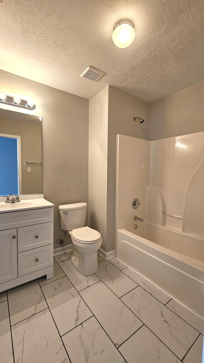 Building Photo - 340 Greendale Pl
