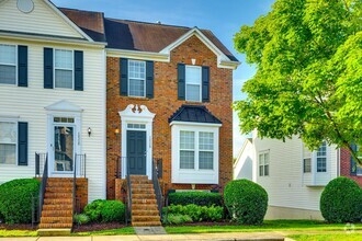 Building Photo - Fantastic Townhome in STEELE CREEK area!