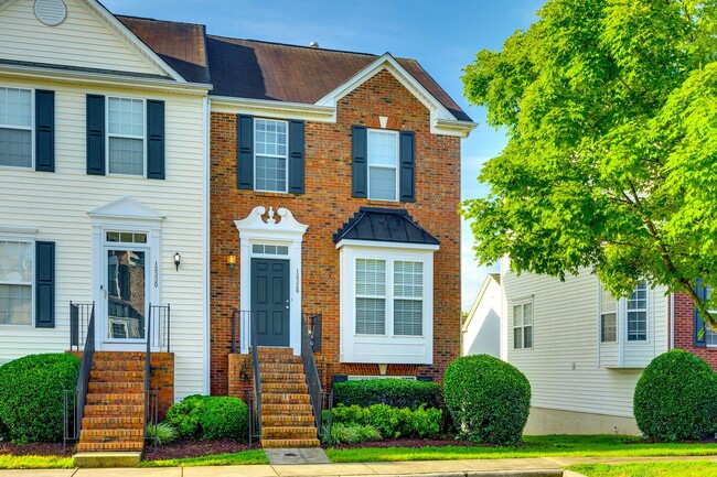 Primary Photo - Fantastic Townhome in STEELE CREEK area!