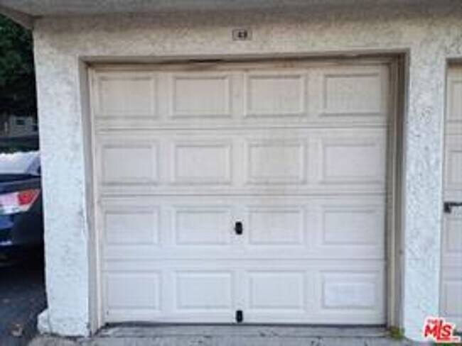 Building Photo - 5832 Bowcroft St