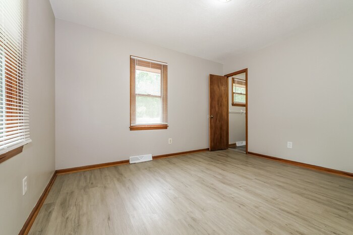 Building Photo - 1223 E 25th St S