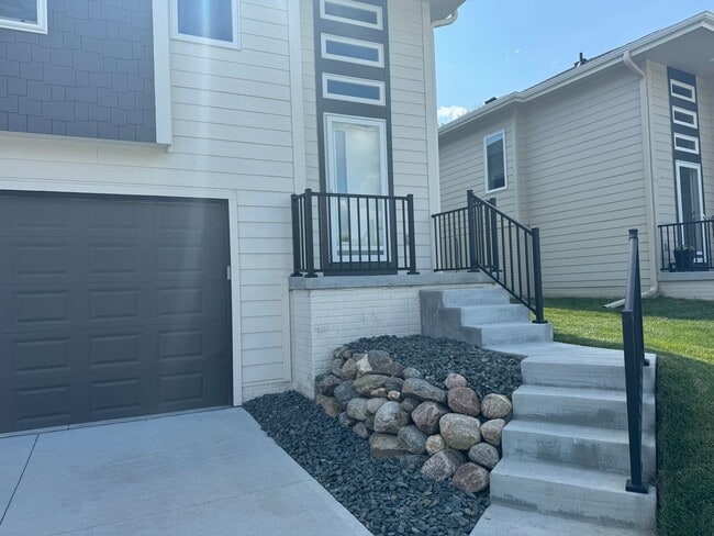 Building Photo - Luxury Bennington Townhome Ready For Move In