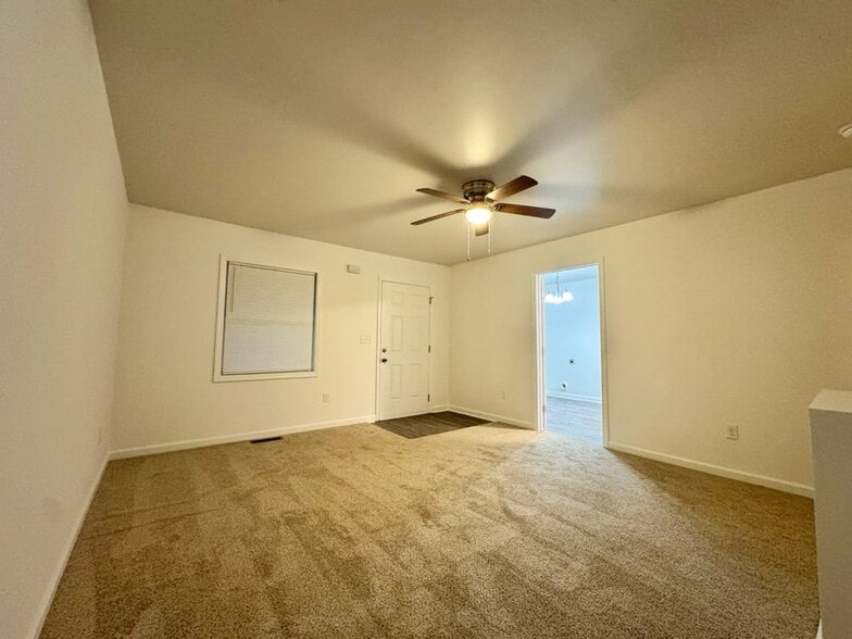 Building Photo - 613 W 4th Ave