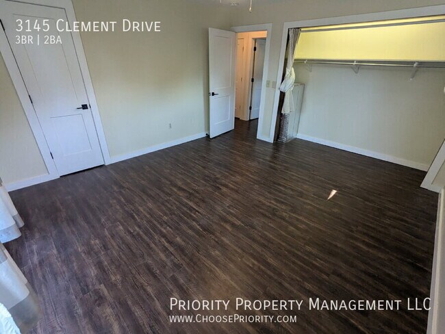 Building Photo - 3145 Clement Dr