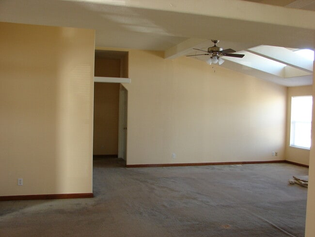Building Photo - 4 Bedroom in Arboga! Coming Soon!