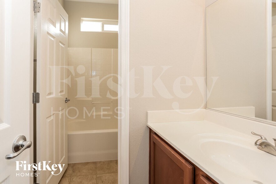 Building Photo - 8529 W Kellman Ave