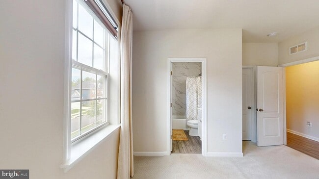 Building Photo - 10909 Meridian Hill Way