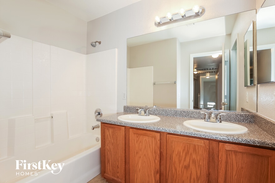 Building Photo - 3836 Canary Cedar St