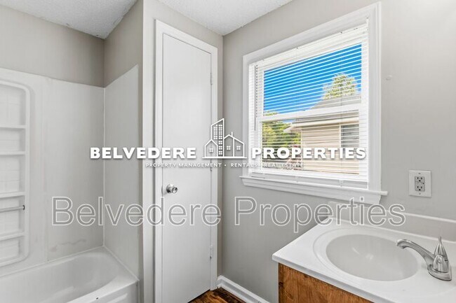 Building Photo - 112 S Raleigh St