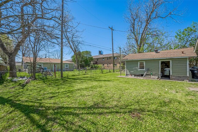 Building Photo - 418 E Witcher Ln