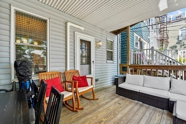 Building Photo - 13 Telegraph St