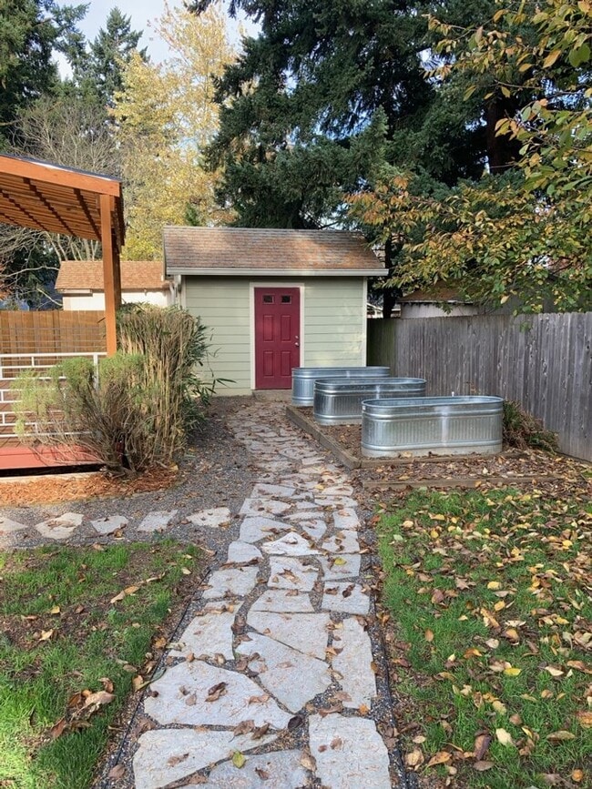 Building Photo - Burnt Bridge Creek 4 bedroom- Single Level