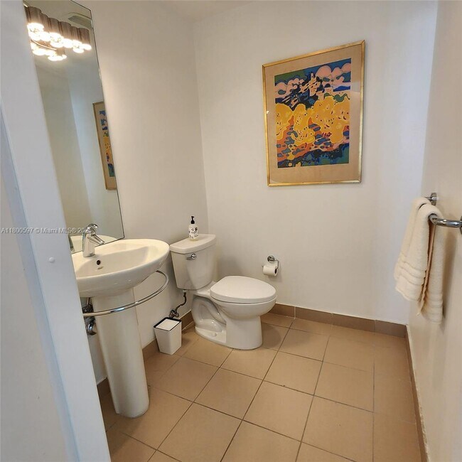 Building Photo - 300 S Biscayne Blvd