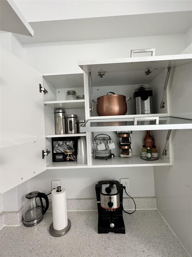 Building Photo - 133 NE 2nd Ave