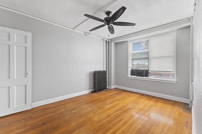 Building Photo - 28 E 16th St