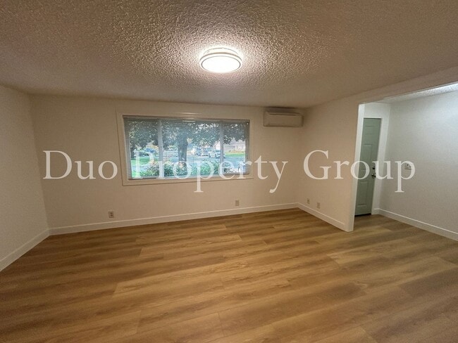 Building Photo - Updated West Eugene Home
