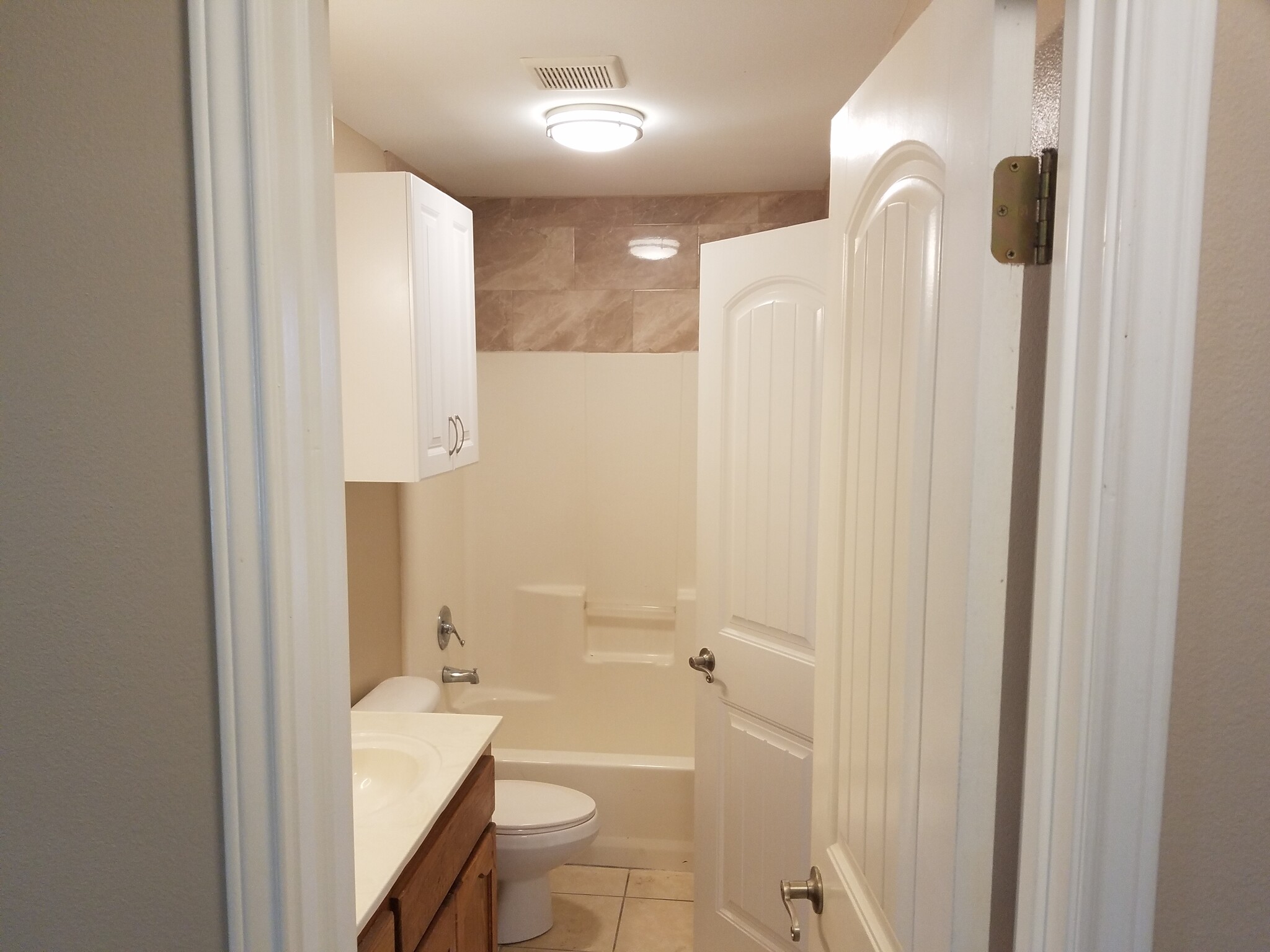 Building Photo - 3706 Wyndham Ave