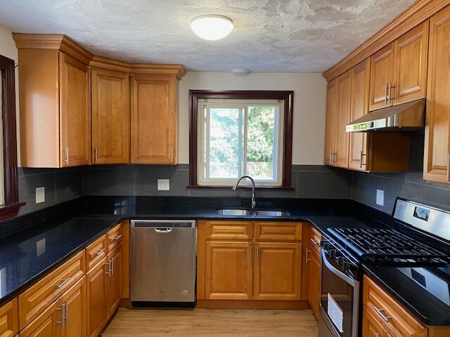 Building Photo - 157 Beacon St