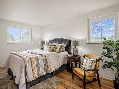 Building Photo - Adorable two bedroom, one bathroom, wester...