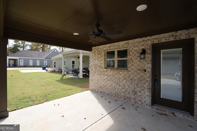 Building Photo - 512 Springdale Dr