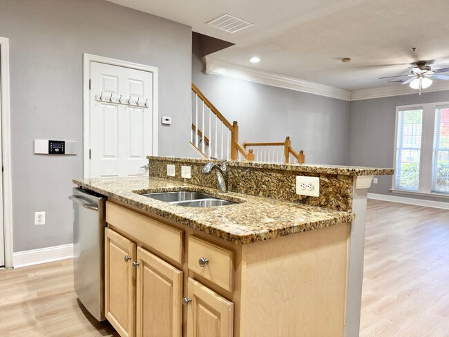 Building Photo - POTOMAC CLUB - TOWNHOUSE CONDO