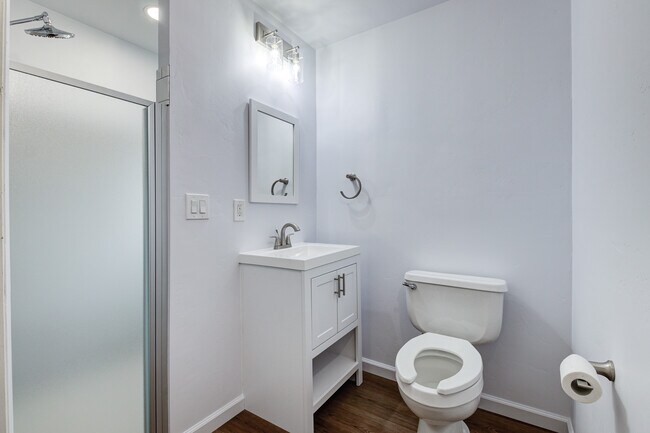 bathroom 2 - 3430 W Wesley Ave