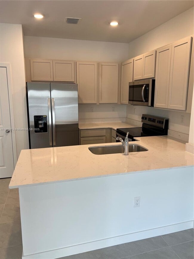 Building Photo - 653 NW 6th St