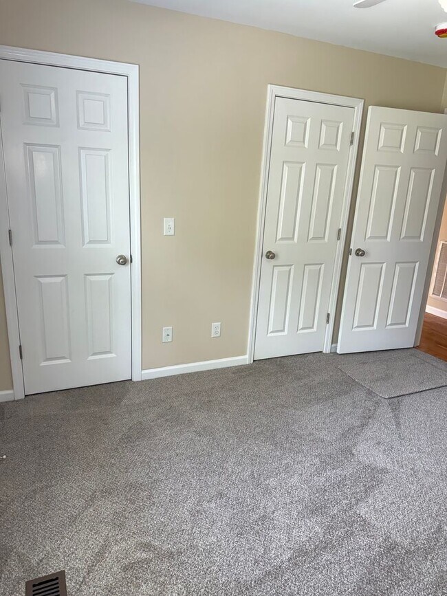 Building Photo - Newly Renovated 3-bedroom, 2 Bath Home with 1 Acre Lot!