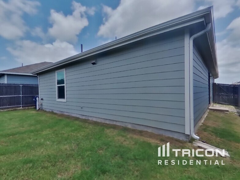 Building Photo - 1617 Daunton Dr